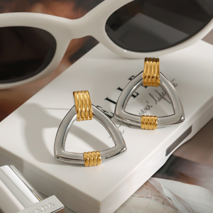 Boucles D'Oreilles Puces Minimalistes Classiques Triangulaires En Acier Inoxydable Étanche Couleur Or (1 Paire) h5 Image8