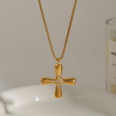 Collier pendentif élégant en forme de croix, en acier inoxydable étanche, couleur or, collection classique (1 pièce)