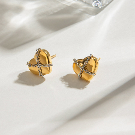 1 paire de boucles d'oreilles puces pour femme, style punk, chaîne en forme de cœur, en acier inoxydable étanche, coloris or et argent. 2