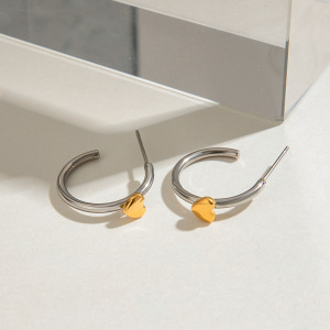 Boucles D'Oreilles Puces Minimalistes Classiques En Forme De Cœur, En Acier Inoxydable Doré, Étanches, Pour Femme (1 Paire). h5 Image7