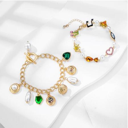 Bracelet à breloques rétro en alliage pour femme, série luxueuse, motif cœur