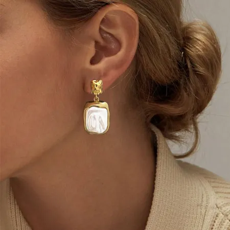 1 paire de boucles d'oreilles pendantes élégantes pour femme, style rétro français, en acier inoxydable doré, étanches. Collection luxueuse.