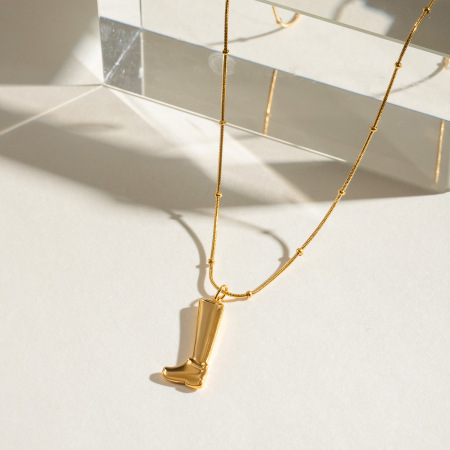 Collier pendentif femme en acier inoxydable doré, style botte asymétrique chic, collection romantique (1 pièce)