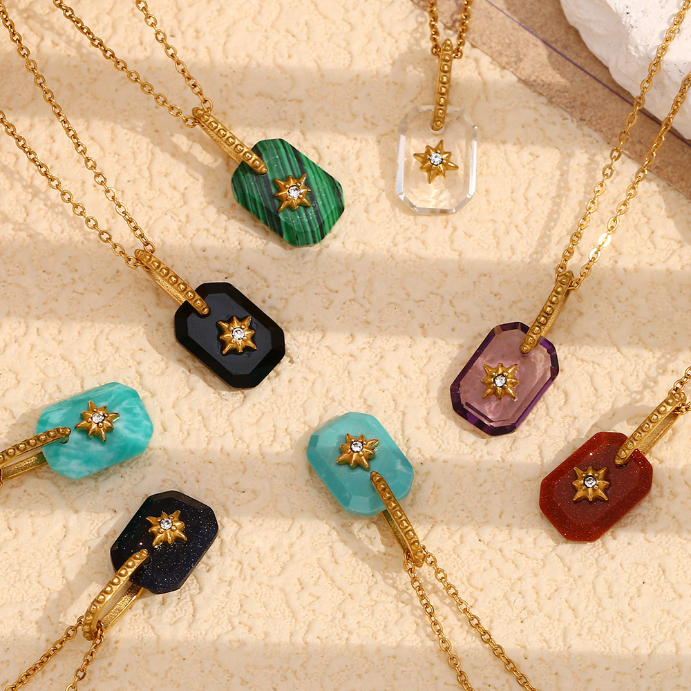 Collier Pendentif Femme Rétro Quadrilatéral En Acier Inoxydable Étanche Couleur Or (1 Pièce) Image7