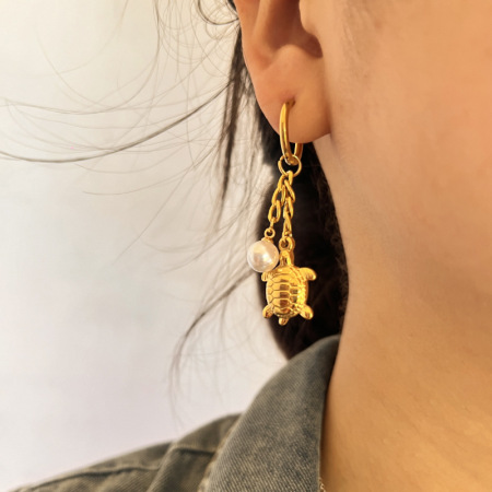 Boucles d'oreilles pendantes pour femme, style plage estivale, motif tortue mignonne, en acier inoxydable étanche, couleur or (1 paire). 2