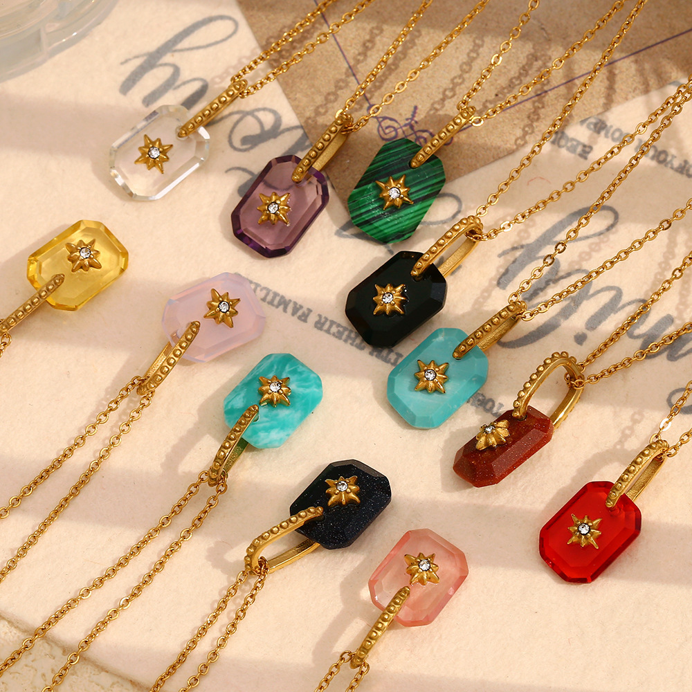 Collier Pendentif Femme Rétro Quadrilatéral En Acier Inoxydable Étanche Couleur Or (1 Pièce) Image6