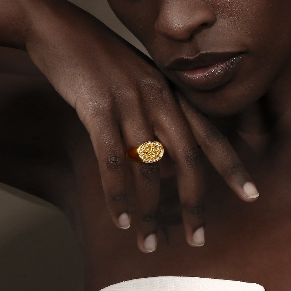 Bague Chevalière Pour Femme, En Acier Inoxydable Doré, Ornée D'Une Fleur Naturelle (1 Pièce), Collection De Luxe. Image7