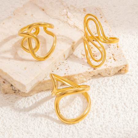 Bague ajustable pour femme, style classique asymétrique torsadé, en acier inoxydable étanche couleur or (1 pièce), collection moderne.