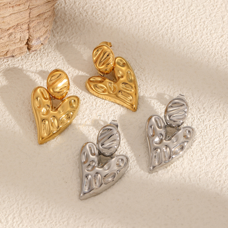 Boucles d'oreilles puces pour femme Designable Series Retro Heart en acier inoxydable martelé, imperméables, couleur or (1 paire)