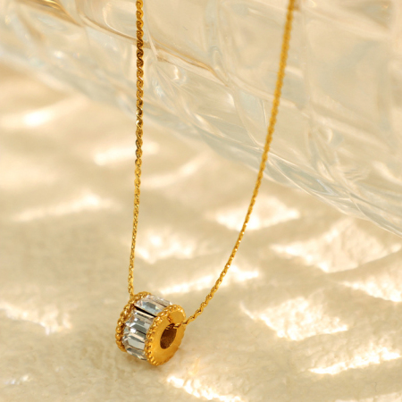 Collier pendentif femme élégant, classique, rond, en acier inoxydable, étanche, couleur or, à porter au quotidien (1 pièce) 2