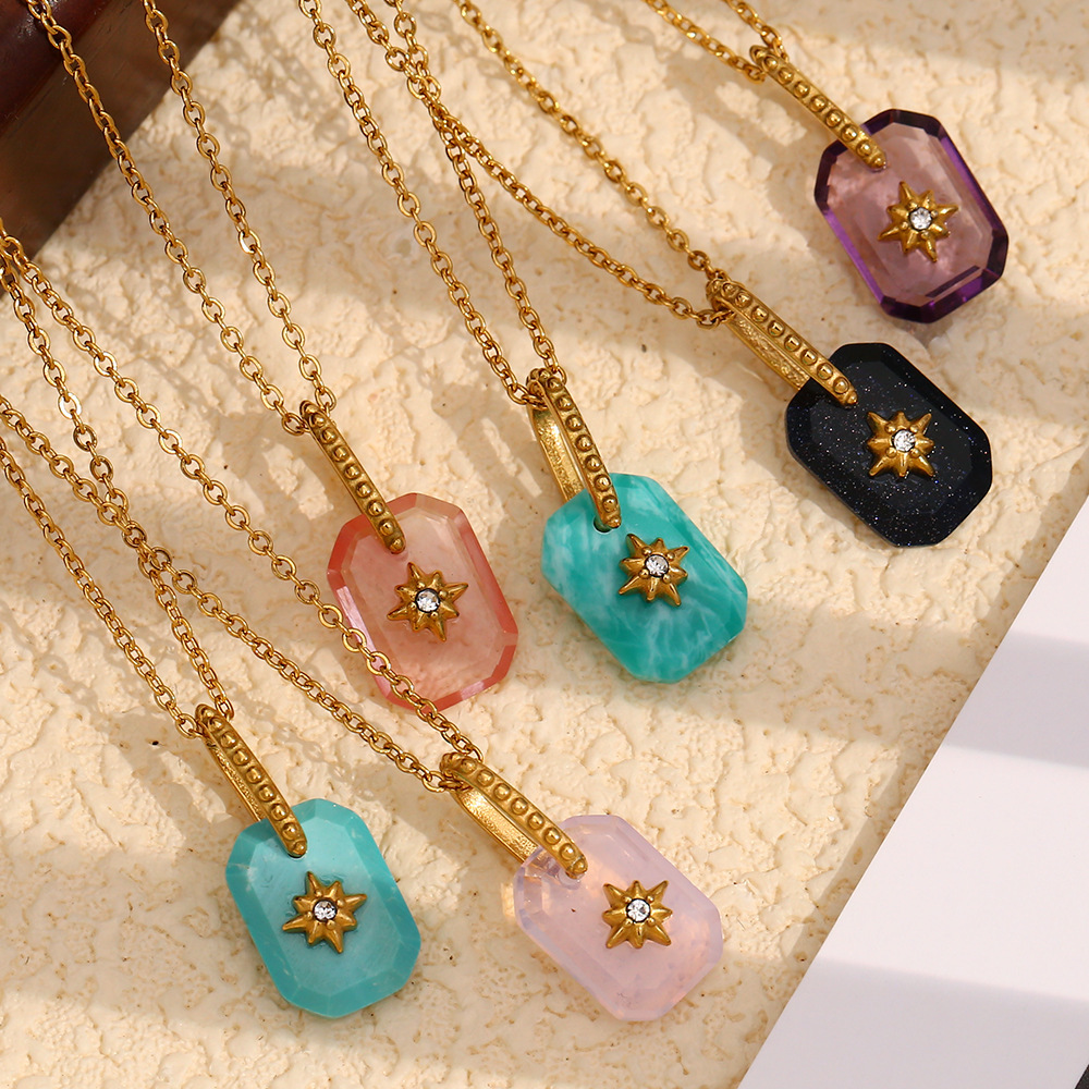 Collier Pendentif Femme Rétro Quadrilatéral En Acier Inoxydable Étanche Couleur Or (1 Pièce) Image5