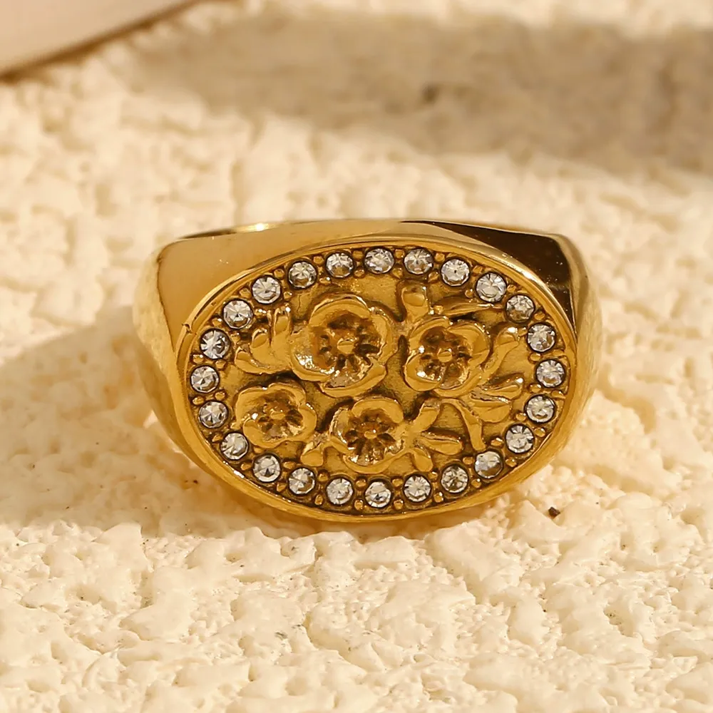 Bague Chevalière Pour Femme, En Acier Inoxydable Doré, Ornée D'Une Fleur Naturelle (1 Pièce), Collection De Luxe. Image5
