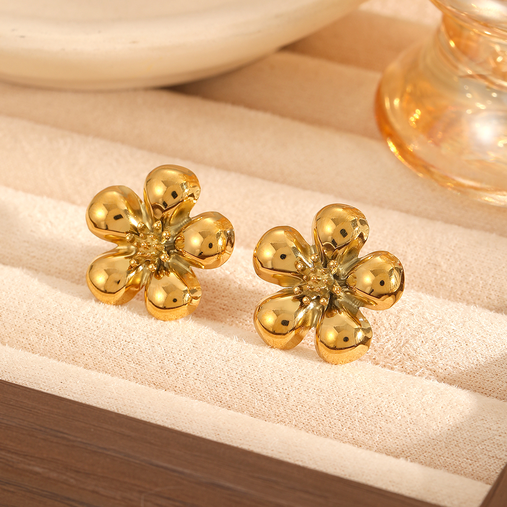 Ensemble De Boucles D'Oreilles Pour Femme, Collection Charming Series, En Forme De Fleur Chic, En Acier Inoxydable Étanche, Couleur Or. Image3
