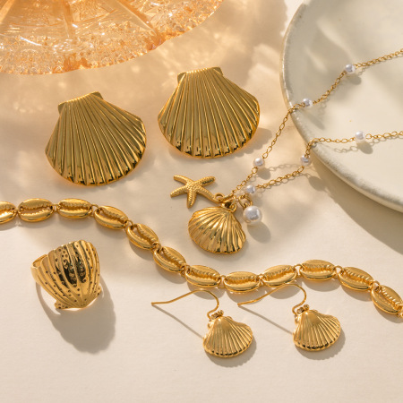 Bijoux européens et américains de nouvelle série d'éléments marins pour femmes, boucles d'oreilles et colliers en acier titane de luxe haut de gamme en gros