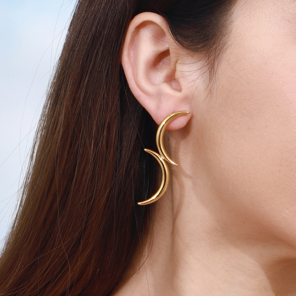Boucles D'Oreilles Puces Pour Femme, Style Simple, En Forme De Lune, En Acier Inoxydable Étanche, Couleur Or (1 Paire). Image6