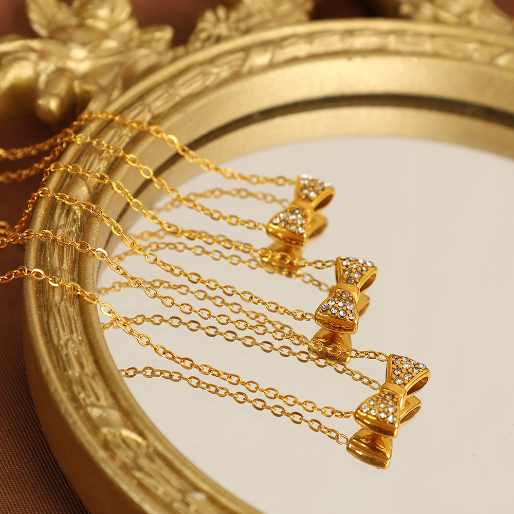 Collier Avec Pendentif En Forme De Nœud Papillon En Acier Inoxydable Plaqué Or  Et Strass Pour Femme, Série Simple Image4