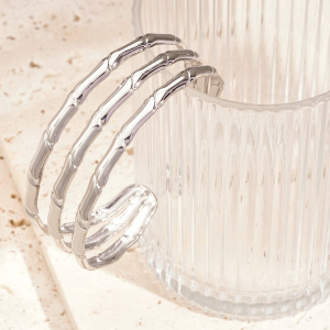 Bracelet Jonc Classique À Trois Rangs En Acier Inoxydable, Couleur Or, Collection Dazzling Series (1 Pièce) h5 Image4