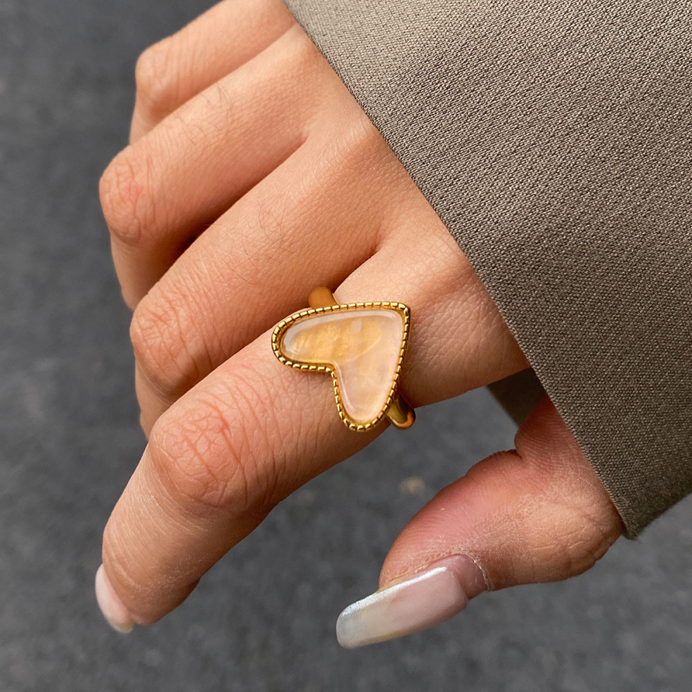 Bague Ajustable Pour Femme, En Acier Inoxydable Doré, Forme De Cœur, Couleur Or, Collection Polychrome (1 Pièce). Image10