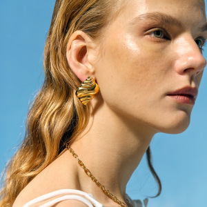 24 Nouvelles Boucles D'Oreilles En Acier Inoxydable Conque D' Pour Femmes S Européennes Et Américaines Boucles D'Oreilles En Acier Titane De Style Plage À La Mode h5 Image2