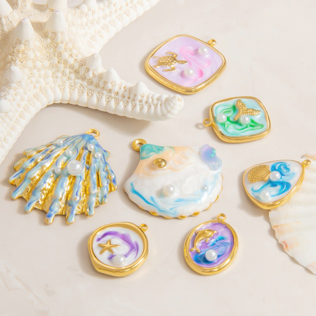Pendentif femme en acier inoxydable doré, finition huilée, motif coquillage, inspiré des vacances à la plage et de la mer (1 pièce)