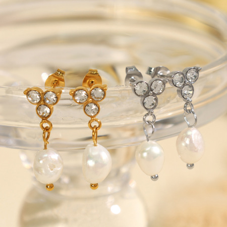1 paire de boucles d'oreilles pendantes rétro Classic Series en acier inoxydable étanche couleur or pour femme 2