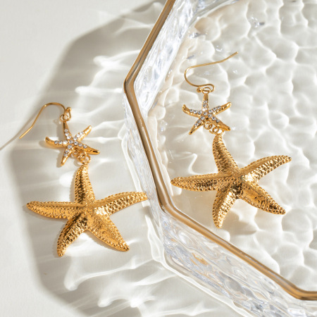 1 paire de boucles d'oreilles pendantes pour femme en acier inoxydable plaqué or , motif tortue de vacances, série simple