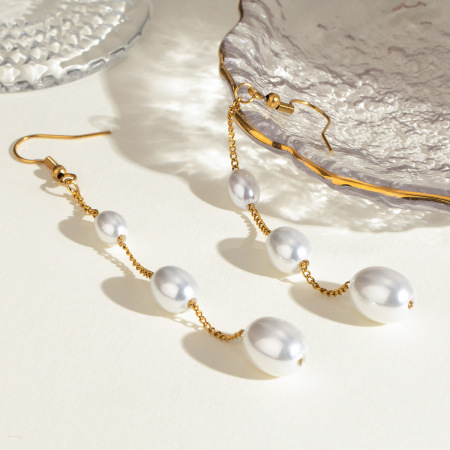 Boucles d'oreilles élégantes et simples à pompon, en acier inoxydable plaqué or, avec perles artificielles.