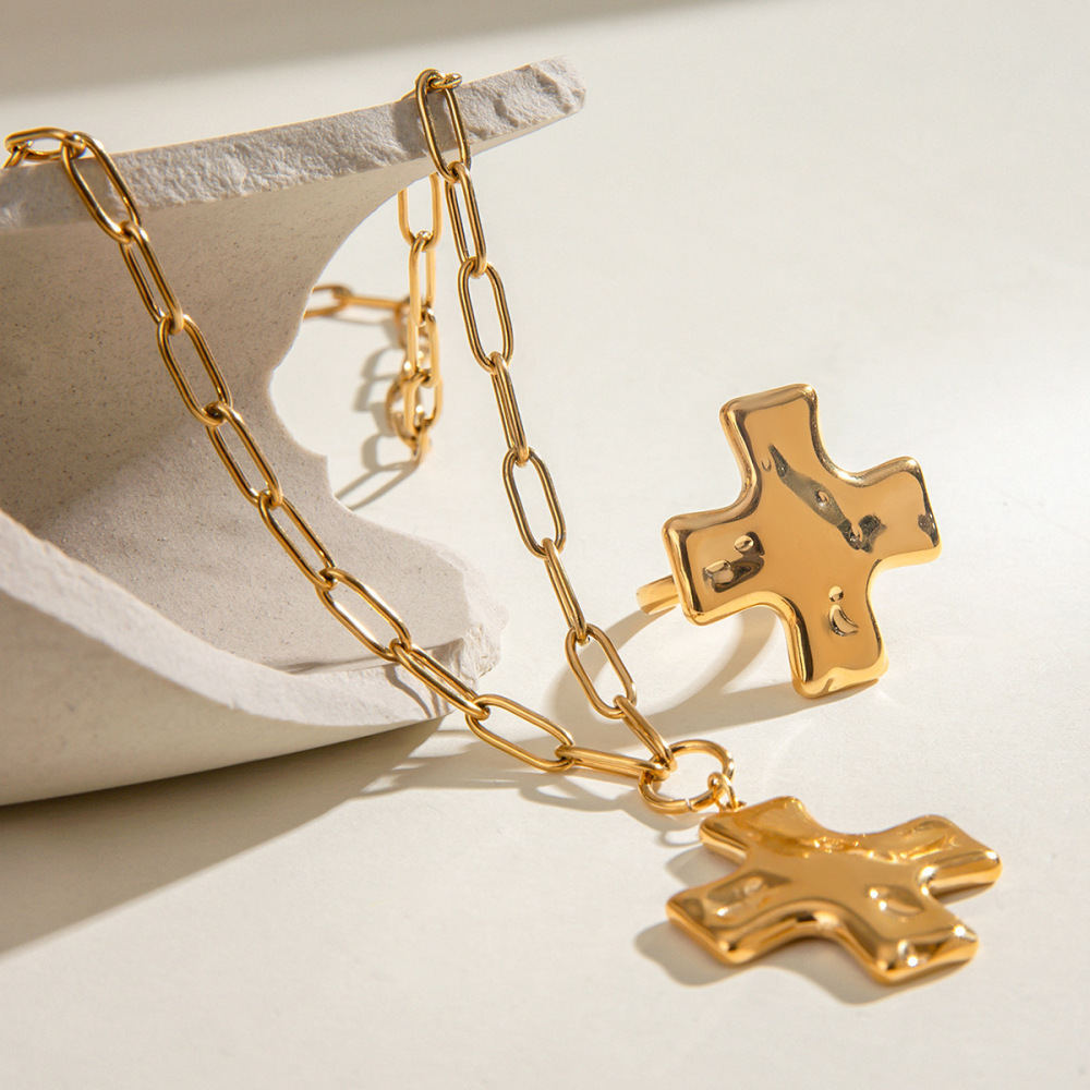 Collier Avec Pendentif Croix Rétro En Acier Inoxydable Plaqué Or Pour Femme, Série Simple, 1 Pièce Image3