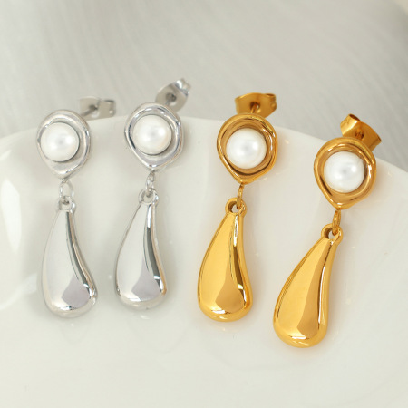 1 paire de petites boucles d'oreilles simples et élégantes en métal  avec perles et pendentif en forme de goutte d'eau