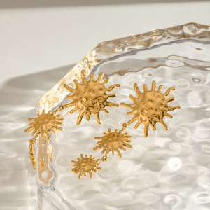1 Paire De Boucles D'Oreilles Pendantes Rétro Soleil En Acier Inoxydable Étanche Couleur Or h5 Image4