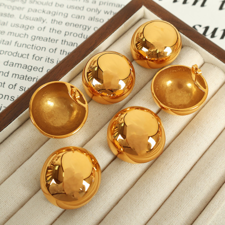 1 paire de boucles d'oreilles à tige simples en acier inoxydable plaqué or pour femme