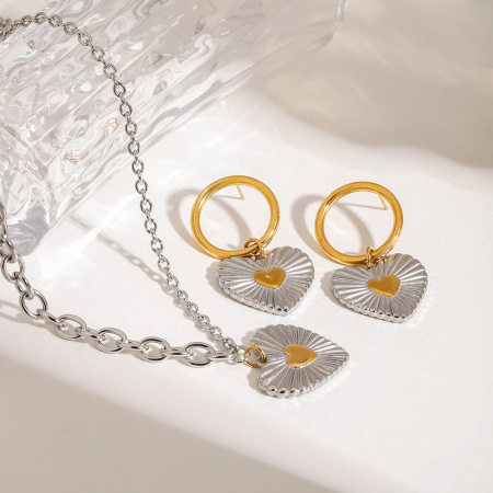 Collier pendentif cœur Daily Thread pour femme, collection romantique, en acier inoxydable étanche couleur or (1 pièce)