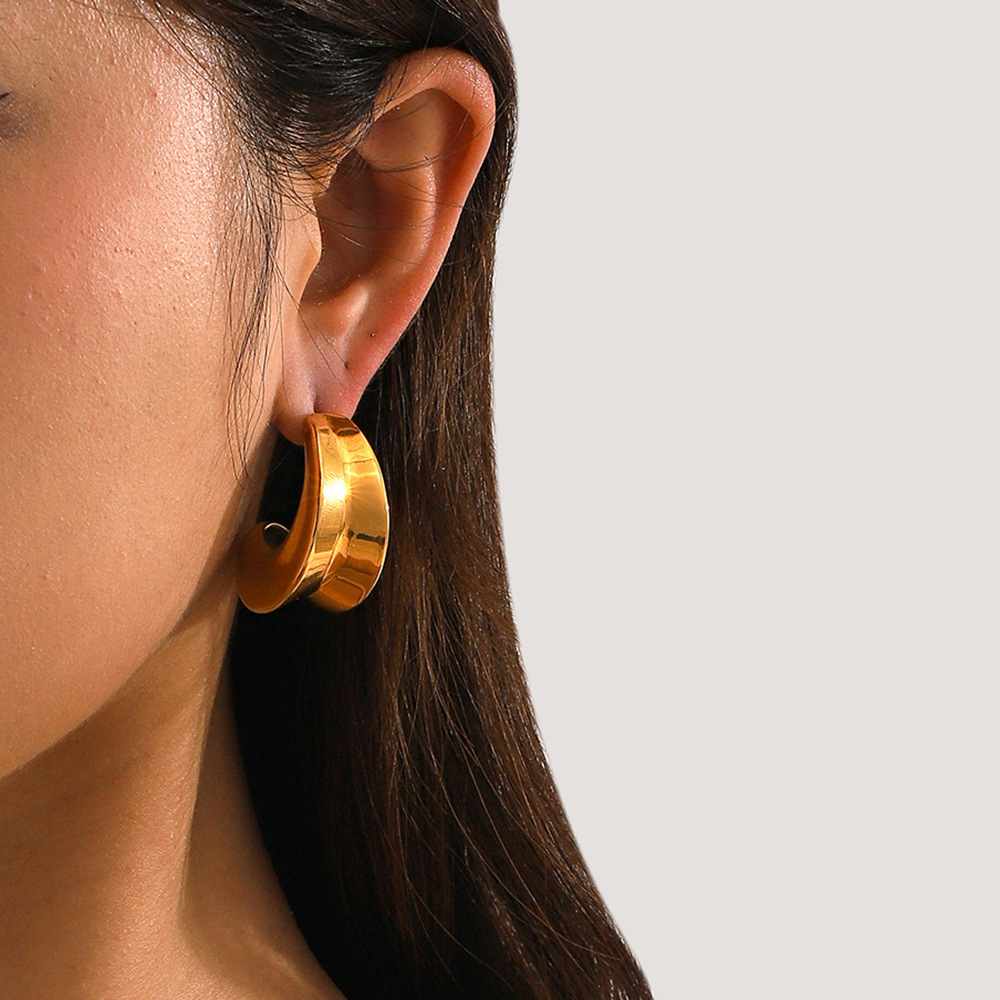 Boucles D'Oreilles Puces Minimalistes Classiques Annulaires Pour Femme, En Acier Inoxydable Étanche Couleur Or (1 Paire). Image2