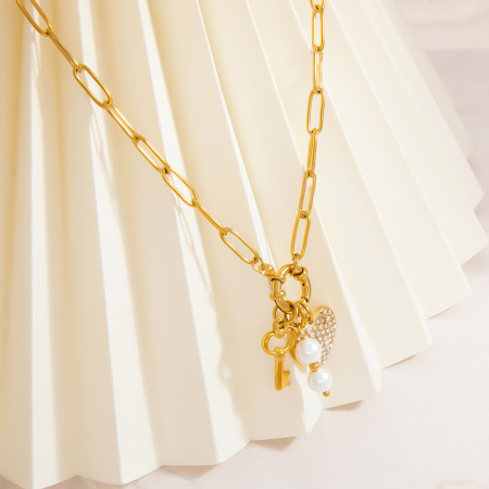 collier avec pendentif en forme de cœur rétro en acier inoxydable plaqué or  et strass pour femme, série classique 2