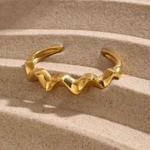 Bracelet Ouvert En Acier Inoxydable À Ondulations Brutes En Or  D'Ie Européenne Et Américaine Bracelet En Acier Titane À Ondulations Brutes De S Internet Nord-Américaines h5 Image2