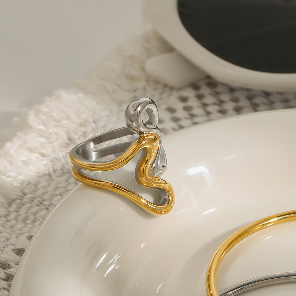 Bague Simple Pour Femme, En Acier Inoxydable Doré, Forme Cœur À Chevauchement Irrégulier, Collection Daily Series (1 Pièce). Image8