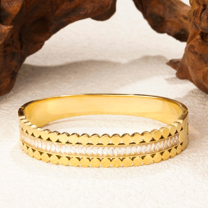 Bracelet Jonc Élégant Rond En Acier Inoxydable, Couleur Or, Étanche, Collection Sophisticated Series (1 Pièce) h5 Image4