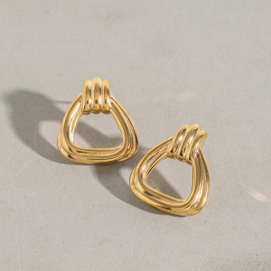 Boucles D'Oreilles Puces Minimalistes Triangulaires En Acier Inoxydable Doré, Étanches, Collection Moderne, Pour Femme (1 Paire). h5 Image9