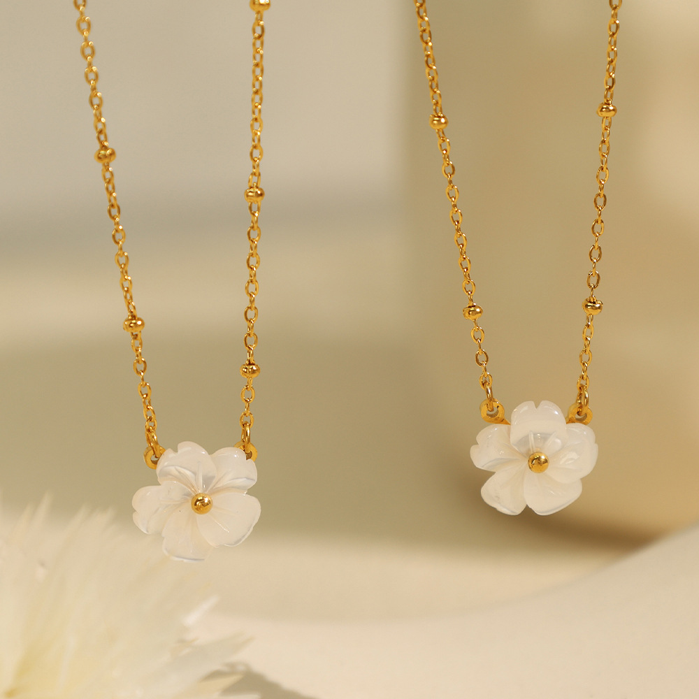 Collier Avec Pendentif En Forme De Fleur Élégante, Série Classique, En Acier Titane, Couleur Or, Pour Femme, 1 Pièce Image4