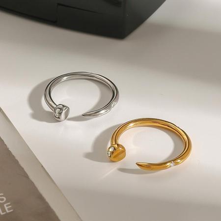 Bague simple pour femme, collection Modern Series Classic Annular Nail, en acier inoxydable étanche couleur or.