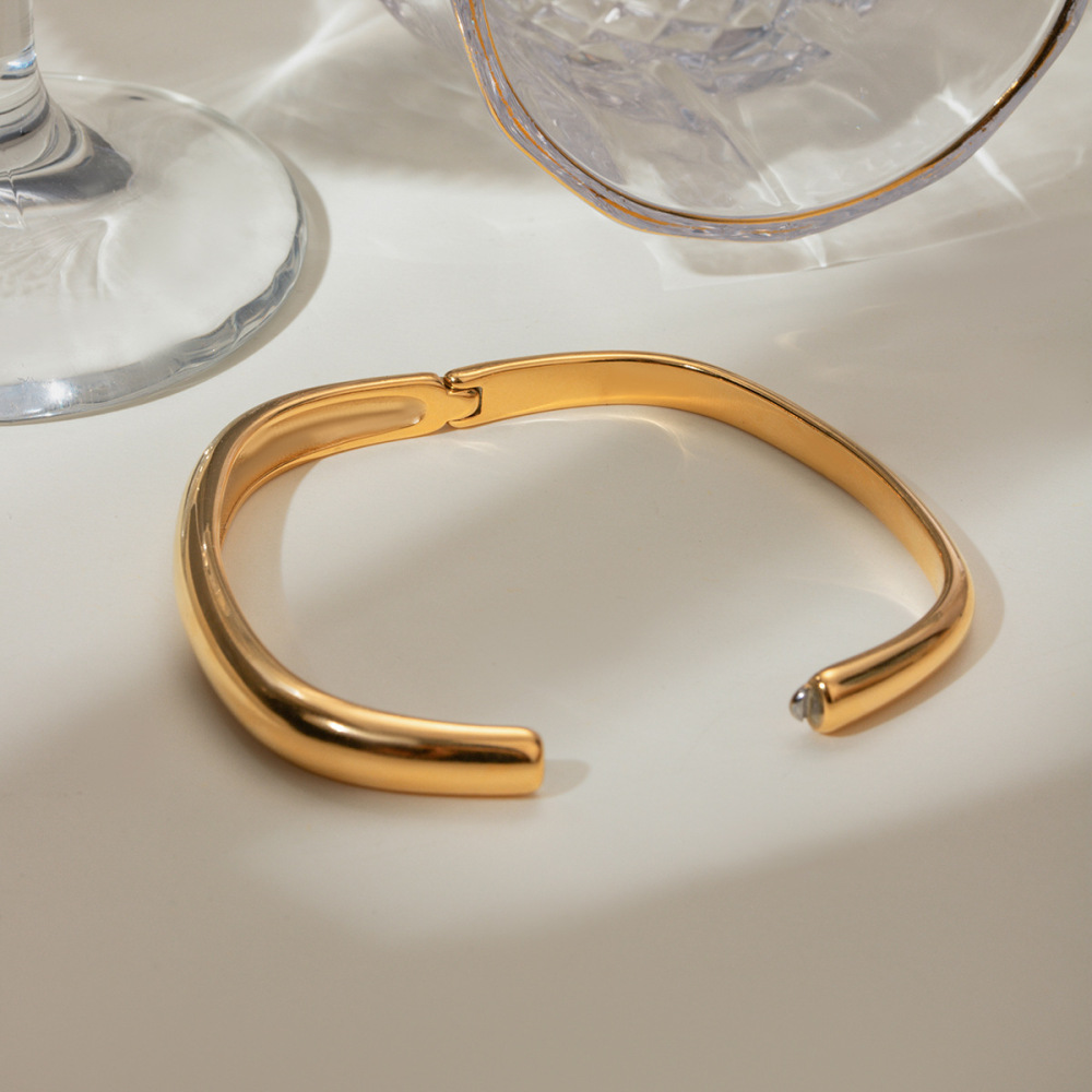 1 Paire De Bracelet En Acier Inoxydable Exagéré De Style Transfrontalier, Boucle Carrée Lisse, Bijoux Antiques Pour Femme Image5