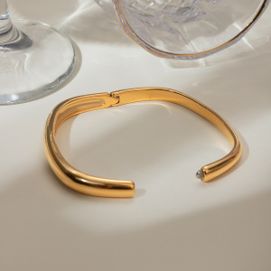 1 Paire De Bracelet En Acier Inoxydable Exagéré De Style Transfrontalier, Boucle Carrée Lisse, Bijoux Antiques Pour Femme h5 Image5