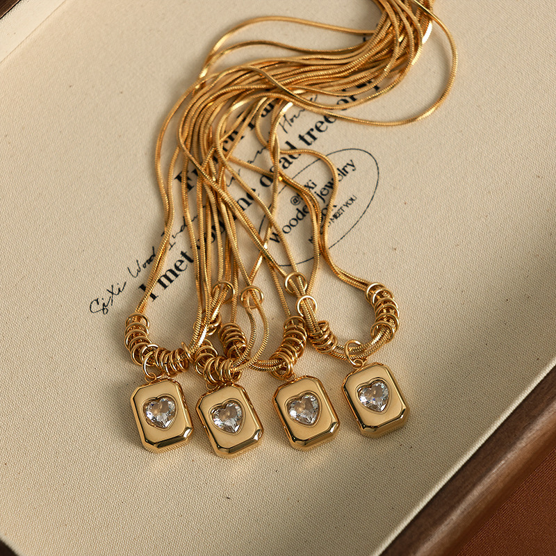 Collier Avec Pendentif En Forme De Cœur En Acier Inoxydable Plaqué Or  Et Zircon Pour Femme, Série Simple Image3