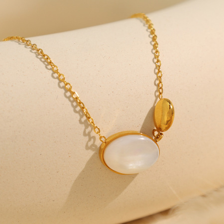 collier élégant avec pendentif géométrique en acier titane plaqué or , série romantique, pour femme