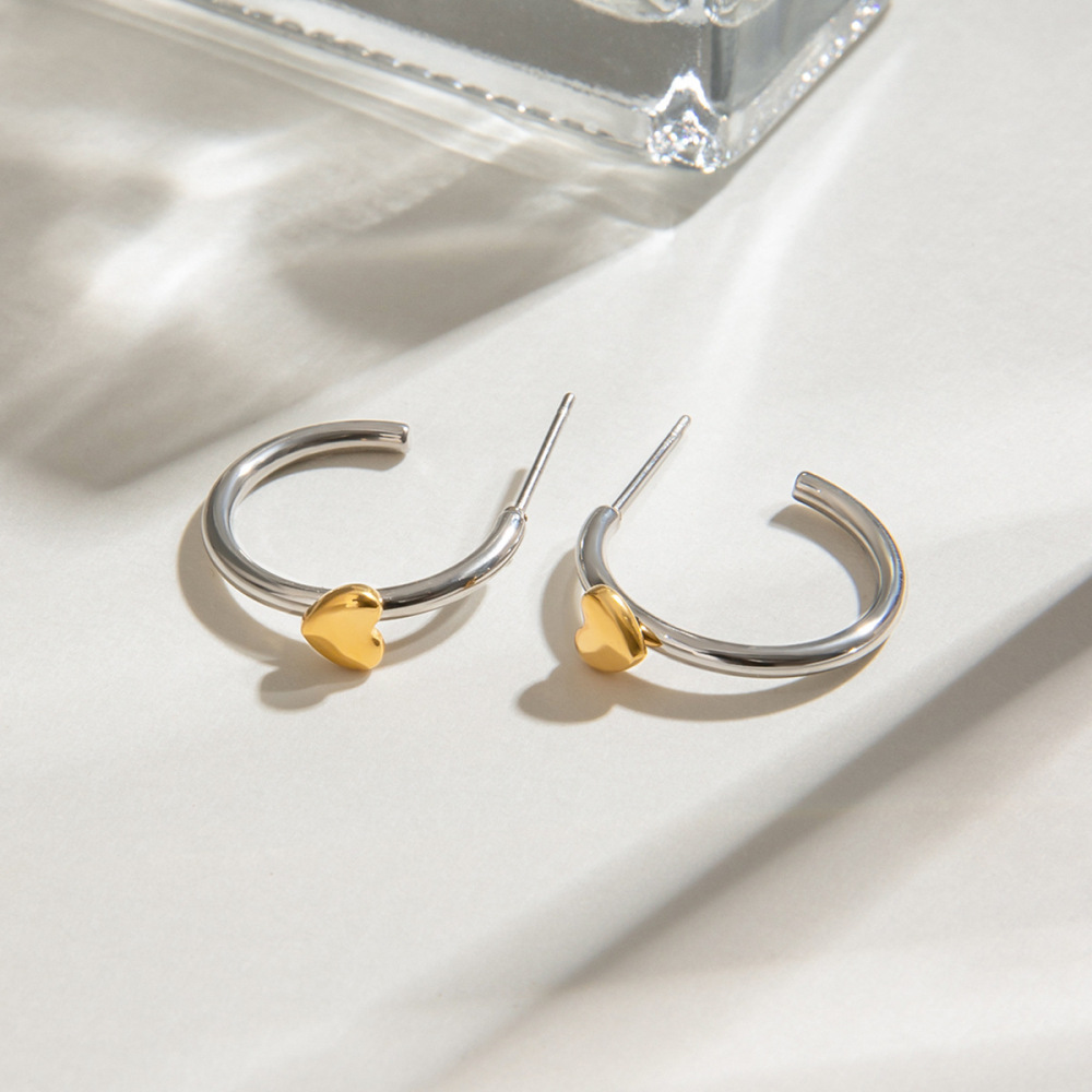 Boucles D'Oreilles Puces Minimalistes Classiques En Forme De Cœur, En Acier Inoxydable Doré, Étanches, Pour Femme (1 Paire). Image5