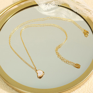 Collier Avec Pendentif En Forme De Cœur Élégant En Acier Titane Couleur Or Pour Femme, Série Classique, 1 Pièce h5 Image4