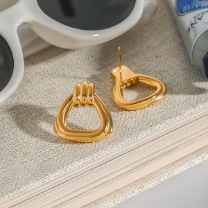 Boucles D'Oreilles Puces Minimalistes Triangulaires En Acier Inoxydable Doré, Étanches, Collection Moderne, Pour Femme (1 Paire). h5 Image8