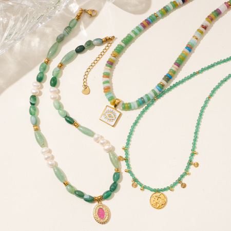 Collier de perles élégant pour femme, collection Sophistiquée, en acier inoxydable, couleur or, imperméable, avec cristal vert (1 pièce).