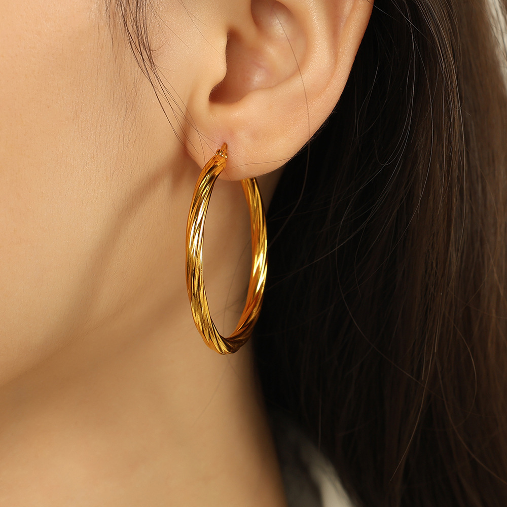 1 Paire De Boucles D'Oreilles Créoles Élégantes Géométriques En Acier Titane Plaqué Or Pour Femmes, Série Classique h5Image6