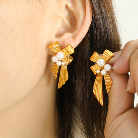 1 paire de boucles d'oreilles puces rétro classiques en acier inoxydable plaqué or avec nœud papillon et perles artificielles pour femme 2